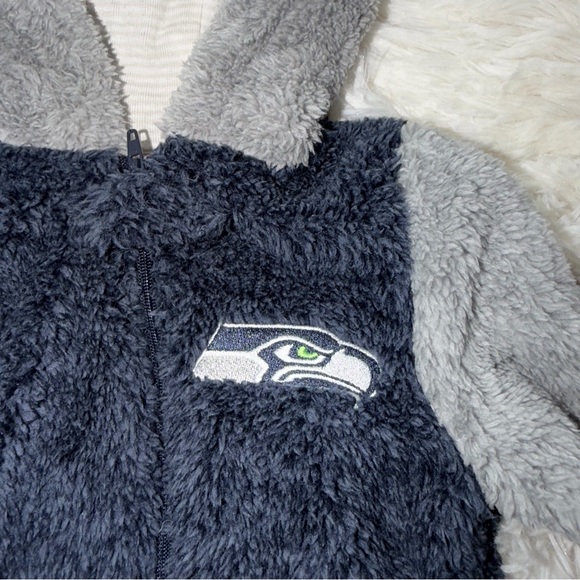 NFL Kids Navy and Gray Fleece Seahawks Footie Hooded Onesie 6-9 Months - Picture 4 of 8